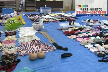 Kho tang vật của cảnh sát Nhật Bản: Không thiếu những món kỳ dị, còn đồ lót bị sắp xếp như bán ở siêu thị!