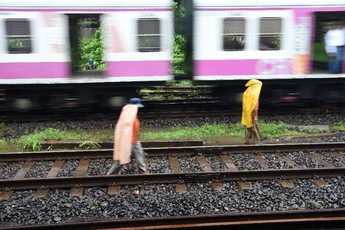 3 thanh niên Ấn Độ bị tàu hỏa cán chỉ vì mải mê... 'tự sướng'