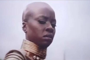 Fan Avengers: Endgame khoái chí vì biểu cảm "mean vô cực" của chị đẹp Okoye trong mọi hoàn cảnh, dù là thủ thách của fan