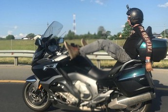 Lái xe bằng chân lại còn vừa đi vừa nhắn tin, Youtuber cosplay phượt thủ gặp tai nạn tử vong