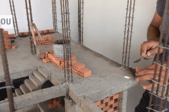 Ngỡ ngàng với kênh Youtube của anh thợ hồ xây nhà siêu nhỏ mà view tăng 5 triệu mỗi đêm