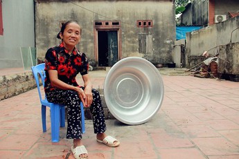 Thực hư doanh thu của bà Tân Vlog, người ngoài bảo gần 300 triệu mỗi tháng trong khi con trai cho rằng chỉ "hơn chục triệu thôi"
