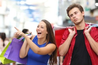 Tiêu tiền bạn trai như nước rồi nhắn lại chỉ coi là bạn, cô gái bị tính tiền không thiếu đồng nào