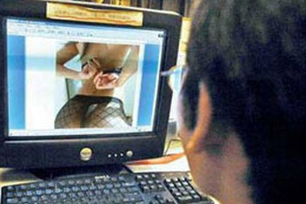 Hỡi anh em game thủ, hãy cẩn thận khi xem phim 18+ vì lý do này đây