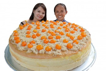 Làm bánh bông lan siêu to khổng lồ, bà Tân Vlog bị dân mạng tố 'clip sặc mùi dàn dựng'