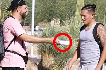 Ném điện thoại người lạ rồi tặng bù iPhone XS: Thời nay có nhiều YouTuber "rich kid" vậy…