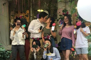 Cô nàng “tốt số” được cầu hôn bằng 25 chiếc iPhone X, nhưng hành động sau đó của cặp đôi mới thật ấn tượng