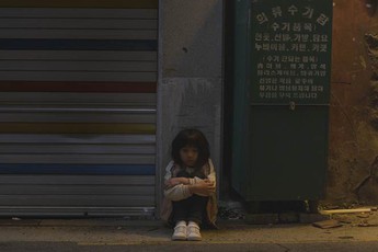 Điện ảnh Hàn Quốc trở lại với tác phẩm kinh dị gây ám ảnh và trăn trở về những góc khuất của xã hội - Lạc Hồn
