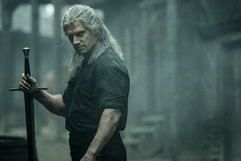 Cách ra phim của Netflix đang tự giới hạn khả năng phát triển của một series đầy tiềm năng như The Witcher?
