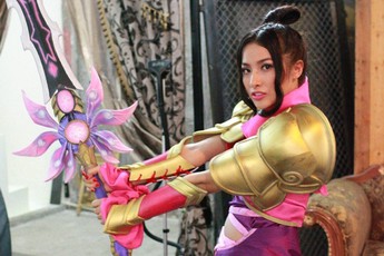 Hậu trường buổi chụp cosplay dưới nước của hot girl Trương Nhi