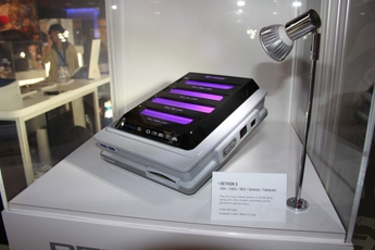 RetroN 5 - Máy chơi game cho người hoài cổ