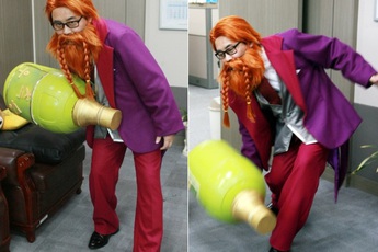 Nghị sĩ Hàn Quốc cũng ... cosplay League of Legends