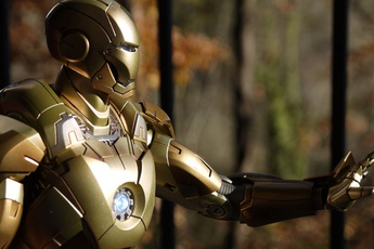 Chiêm ngưỡng mô hình Iron Man mạ vàng "kịch độc"