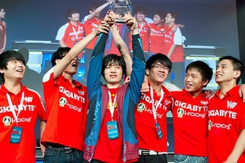 Cộng đồng LMHT Trung Quốc sắp sửa mất đi 1 cái tên vô cùng nổi tiếng