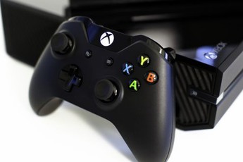 Khan hàng, Xbox One và PS4 đội giá lên gấp 3 lần