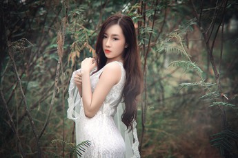 Hot girl Nu Phạm tung bộ ảnh cô dâu mới