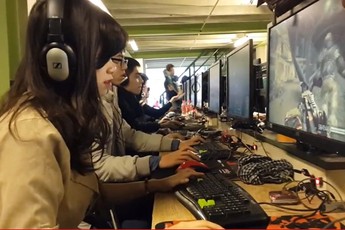 Xem con gái Việt Nam tập bắn Warface