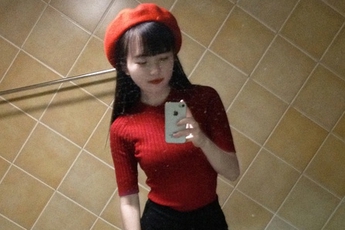 Xôn xao nữ sinh cấp 1 sở hữu vòng 1 như... người lớn