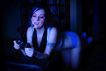 Chơi game với hot girl liệu có sung sướng?