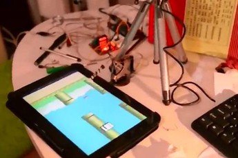 Xuất hiện Robot chơi Flappy Bird cực siêu