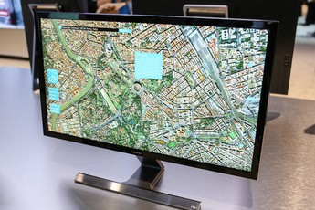 Samsung ra mắt màn hình siêu nét giá phải chăng