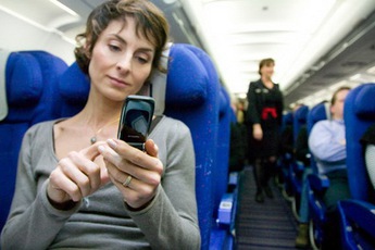 Liệu có nên cấm việc tắt thiết bị công nghệ khi máy bay hạ cánh?