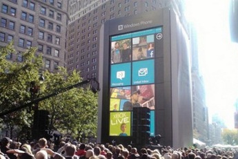 [Tin tổng hợp] Chiếc điện thoại Windows Phone khổng lồ cao đến 16,7m của Microsoft