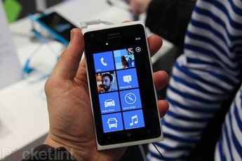 Nokia chê điện thoại màn hình to là "ngớ ngẩn"