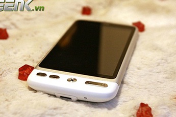 Cận cảnh HTC Desire phiên bản màu trắng đặc biệt tại Việt Nam