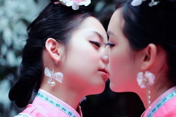 Ngắm đôi cung nữ cô đơn chốn Tử cấm thành