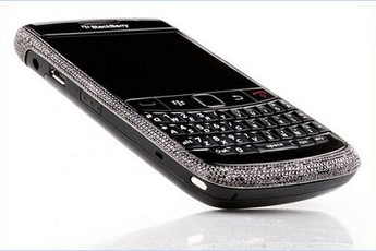 Ra mắt BlackBerry 9780 nạm kim cương đen có giá 500 triệu đồng, cuộc chiến iOS vs Android sắp ngã ngũ? 