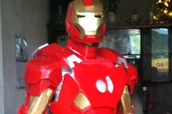 Choáng với bộ cosplay Iron Man tự làm của người Việt