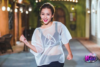 Khả Ngân mặc áo lưới, khoe body và vũ đạo cực chất