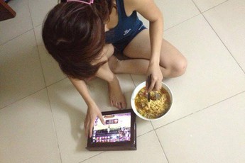 Những khoảnh khắc chơi game khó đỡ của game thủ Tình Kiếm