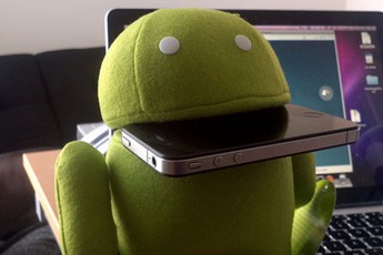 Cãi vã, bắt ép người yêu nuốt chửng iPhone