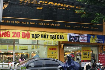 Cửa hàng công nghệ Hà Nội ế ẩm trong ngày mưa bão