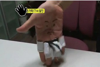 [Video] Võ sư Taekwondo từ bàn tay cực ngộ