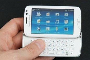 Sony Ericsson txt pro: QWERTY tốt, giá hợp lý
