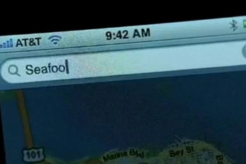 Tại sao giờ của iPhone trong quảng cáo luôn là 9:42?