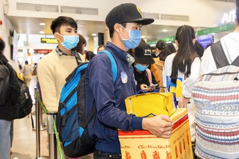 “Mang Tết về nhà”: Khoảnh khắc đoàn viên của những trái tim xa nhà