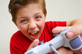 Trẻ em ngày nay chơi game từ rất sớm