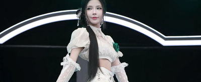 Mai Dora khoe vóc dáng quyến rũ tại sự kiện của T1, fan gọi tên Văn Tùng