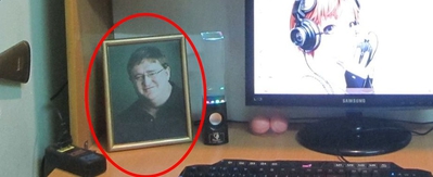 Bất ngờ với chàng game thủ Việt đặt ảnh "thánh Gabe" trên bàn học