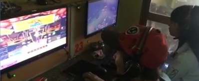 Thánh Bàn Chải "quẩy" Audition cực sung trong quán net của mình