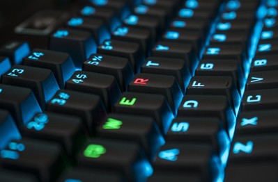 Tìm hiểu về QWERTY, lý do chữ cái trên bàn phím sắp xếp 1 cách “lung tung”