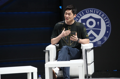 CEO Gen.G chia sẻ ý kiến về sức mạnh của các đội LPL 