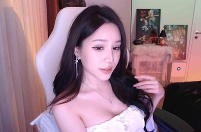 Lỡ gặp bạn trai có quá khứ "bất hảo" trên stream, gái xinh có hành động dứt khoát khiến đối phương thốt lên chua chát