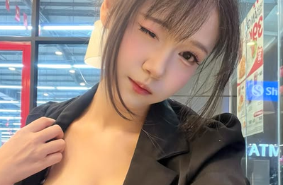 Muộn nhất trend "đóng mở", Cigw Pols vẫn khiến fan mê mệt với màn "kéo áo" quyến rũ