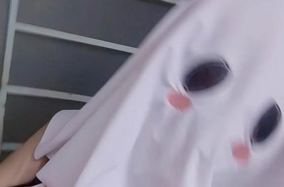 Coser hóa thân thành ma nhân dịp Halloween, fan đua nhau đòi “giữ chân ma nữ” để bảo vệ cộng đồng