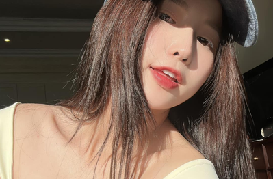 Hot girl làng game khoe loạt ảnh gợi cảm nhưng vẫn "rén" trước một người